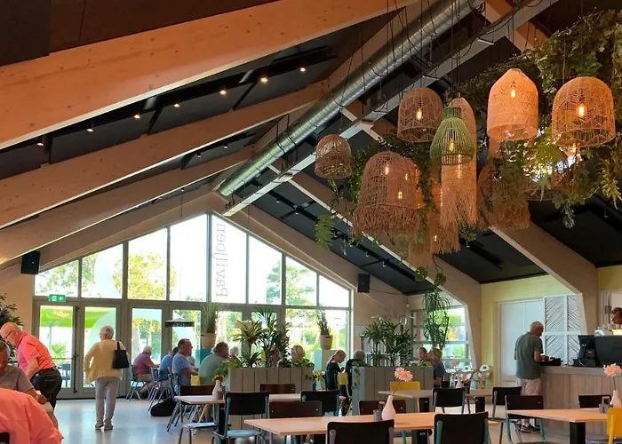 Tiny House In Het Groen, Aan Zee Met Prive Hottub Дом отдыха